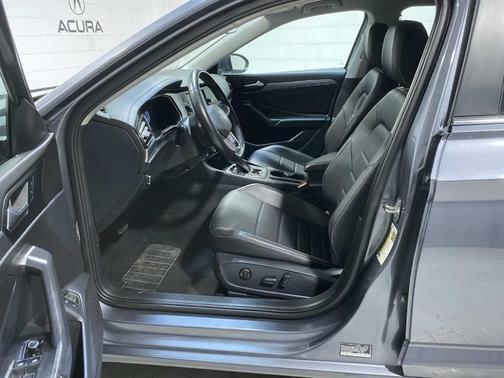 Platinum Gray Metallic 2024 Volkswagen Jetta 1.5T SE
