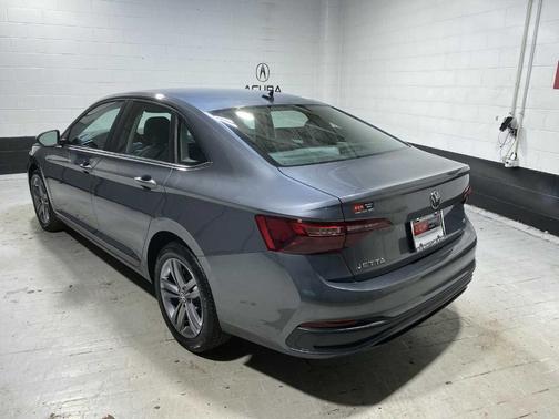 Platinum Gray Metallic 2024 Volkswagen Jetta 1.5T SE