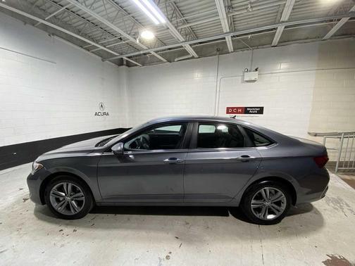 Platinum Gray Metallic 2024 Volkswagen Jetta 1.5T SE