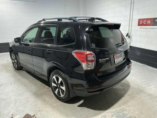 Crystal Black Silica 2018 Subaru Forester 2.5i Premium