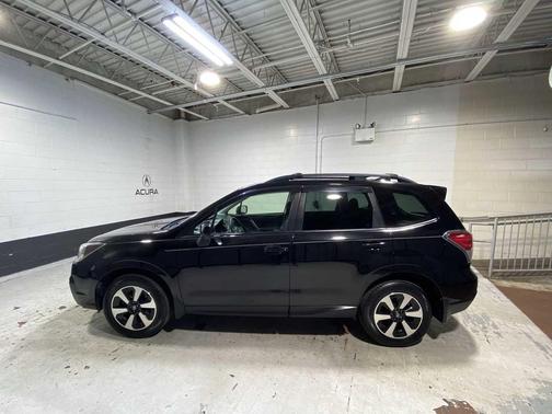 Crystal Black Silica 2018 Subaru Forester 2.5i Premium