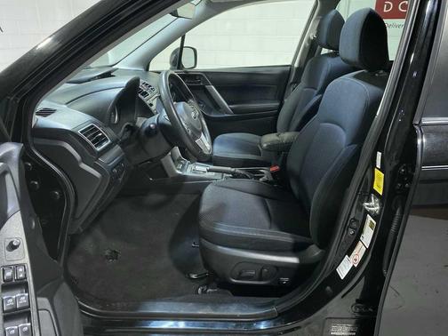 Crystal Black Silica 2018 Subaru Forester 2.5i Premium