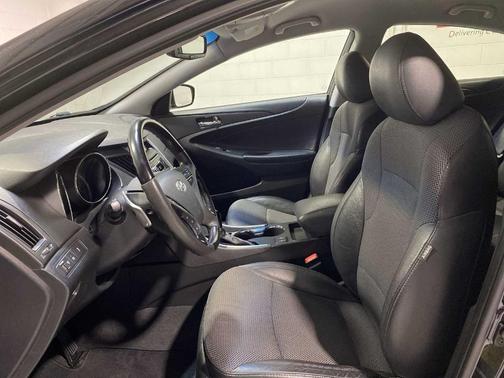 2013 Hyundai SONATA SE