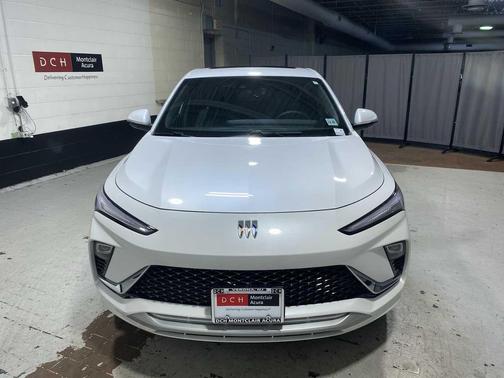 White Frost Tri-Coat 2024 Buick Envista Avenir