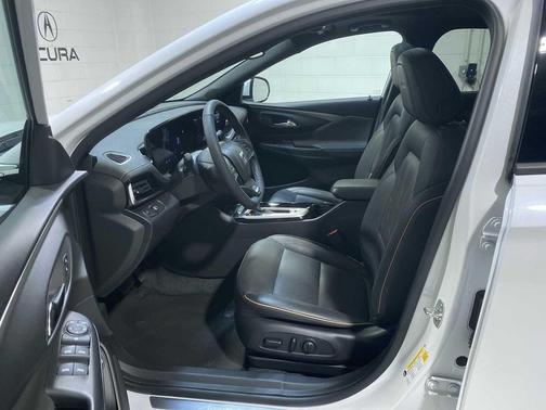 White Frost Tri-Coat 2024 Buick Envista Avenir