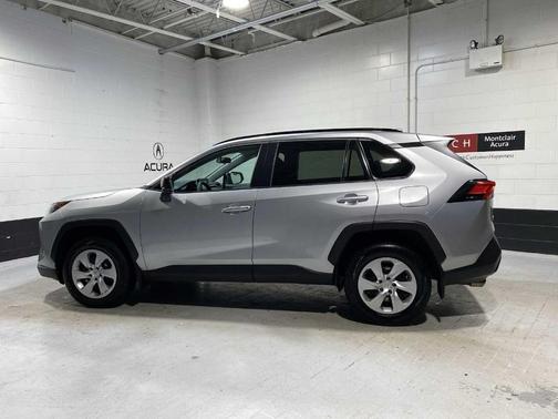 2020 Toyota RAV4 LE