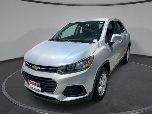 Silver Ice Metallic 2018 Chevrolet Trax LS