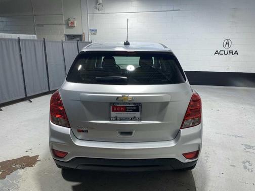 Silver Ice Metallic 2018 Chevrolet Trax LS