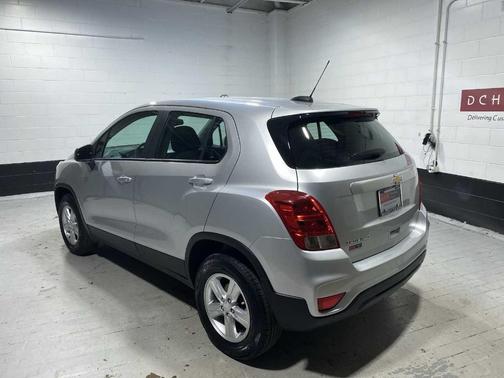 Silver Ice Metallic 2018 Chevrolet Trax LS