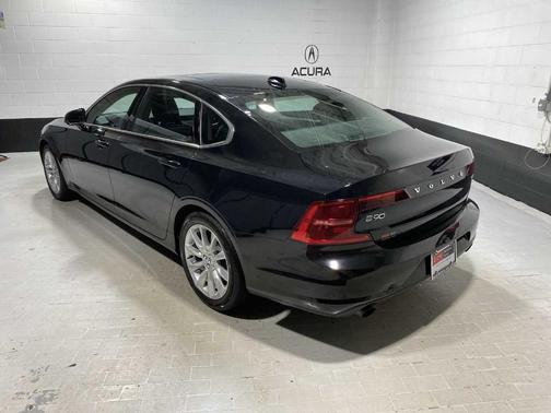 2018 Volvo S90 T5 Momentum
