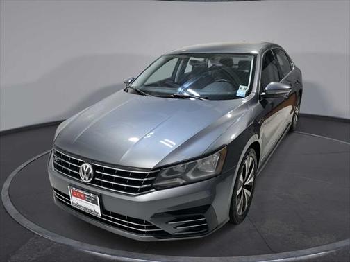 2017 Volkswagen Passat 1.8T R-Line