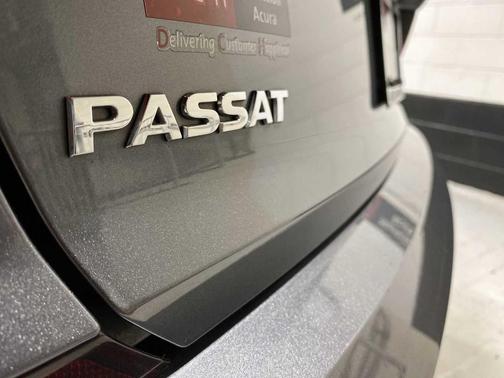 2017 Volkswagen Passat 1.8T R-Line
