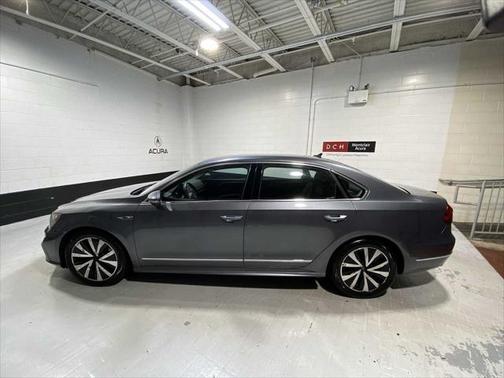 2017 Volkswagen Passat 1.8T R-Line