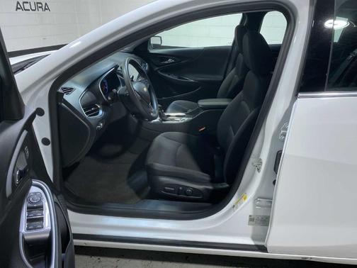 Summit White 2024 Chevrolet Malibu LT