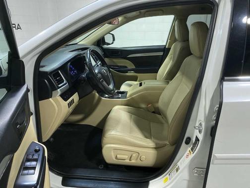 Blizzard Pearl 2019 Toyota Highlander LE Plus