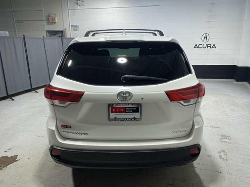 Blizzard Pearl 2019 Toyota Highlander LE Plus