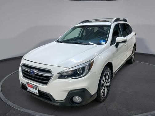 Crystal White Pearl 2018 Subaru Outback 3.6R Limited