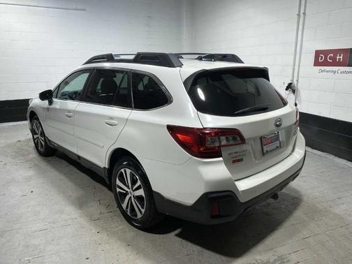 Crystal White Pearl 2018 Subaru Outback 3.6R Limited