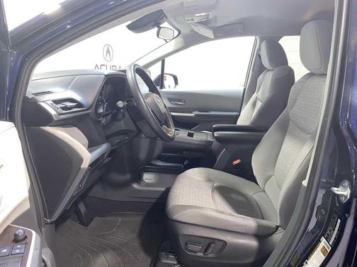 2022 Toyota Sienna LE