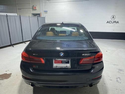 Black Sapphire Metallic 2018 BMW 530 i xDrive