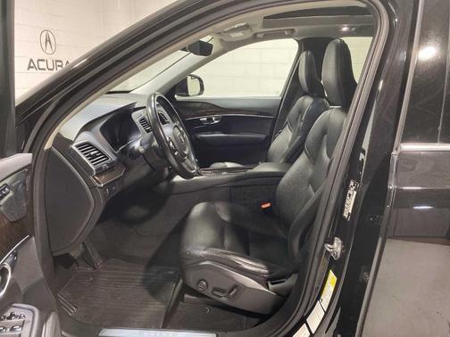 2019 Volvo XC90 T6 Momentum
