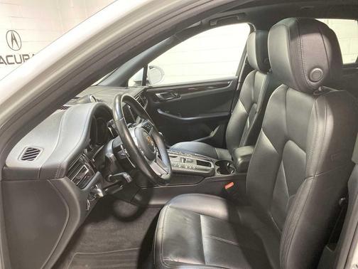 2020 Porsche Macan Base