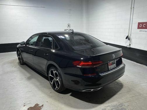 Deep Black Pearl Effect 2020 Volkswagen Passat 2.0T R-Line