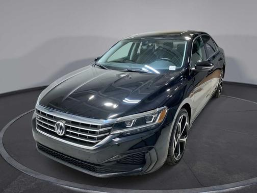 Deep Black Pearl Effect 2020 Volkswagen Passat 2.0T R-Line