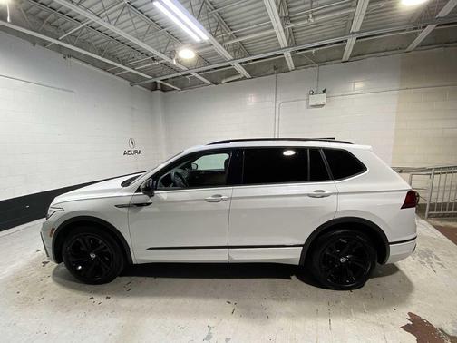 Opal White Pearl Effect 2024 Volkswagen Tiguan 2.0T SE R-Line Black