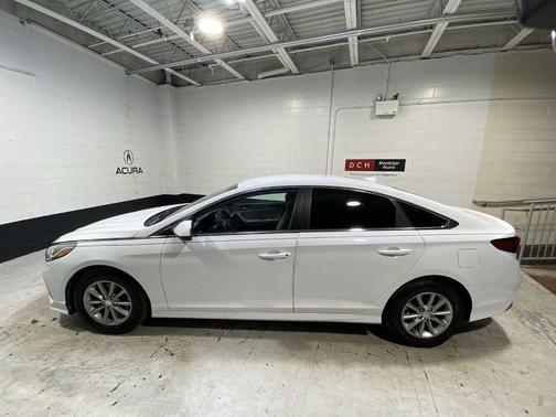 2018 Hyundai SONATA SE
