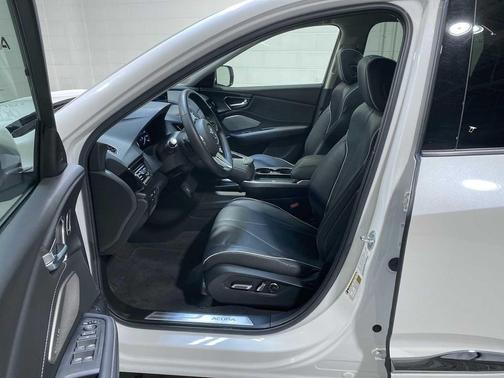 Platinum White Pearl 2025 Acura RDX Advance Package