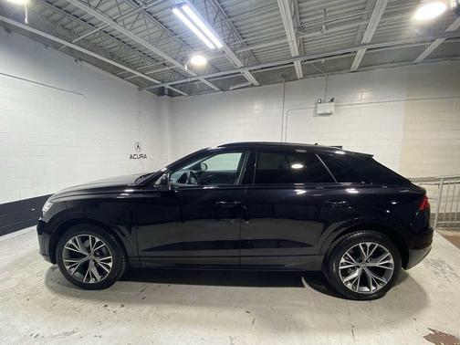 Orca Black Metallic 2020 Audi Q8 Premium