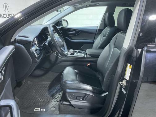 Orca Black Metallic 2020 Audi Q8 Premium