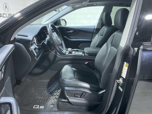 Orca Black Metallic 2020 Audi Q8 Premium