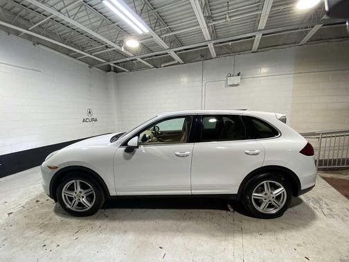 2014 Porsche Cayenne Platinum Edition