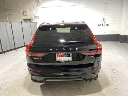 2023 Volvo XC60 B5 Plus Dark Theme
