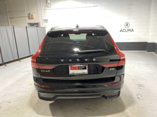 2023 Volvo XC60 B5 Plus Dark Theme