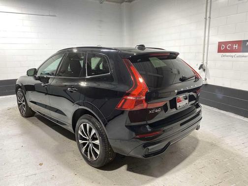 2023 Volvo XC60 B5 Plus Dark Theme