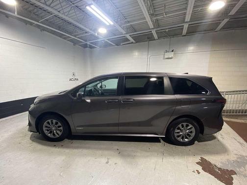 Predawn Gray Mica 2021 Toyota Sienna LE
