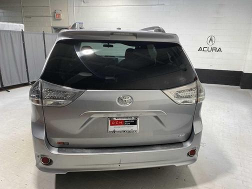 2011 Toyota Sienna SE