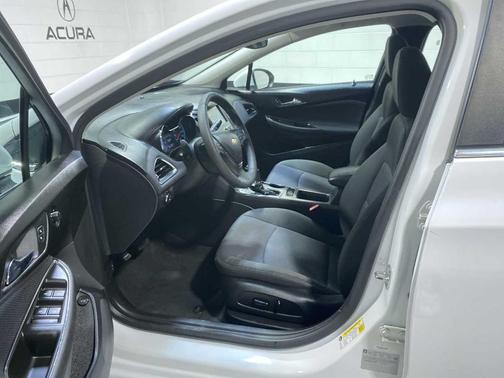 Summit White 2017 Chevrolet Cruze LT