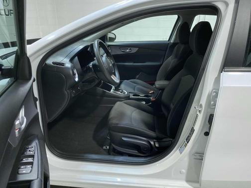 Snow White Pearl 2023 Kia Forte LXS