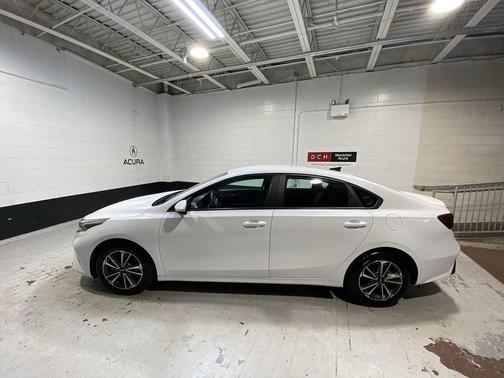 Snow White Pearl 2023 Kia Forte LXS