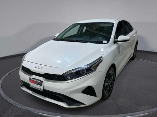 Snow White Pearl 2023 Kia Forte LXS