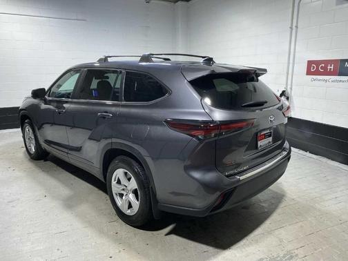 Magnetic Gray Metallic 2024 Toyota Highlander LE