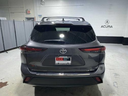Magnetic Gray Metallic 2024 Toyota Highlander LE