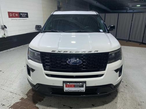 White Platinum Tri-Coat Metallic 2018 Ford Explorer sport