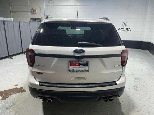 White Platinum Tri-Coat Metallic 2018 Ford Explorer sport