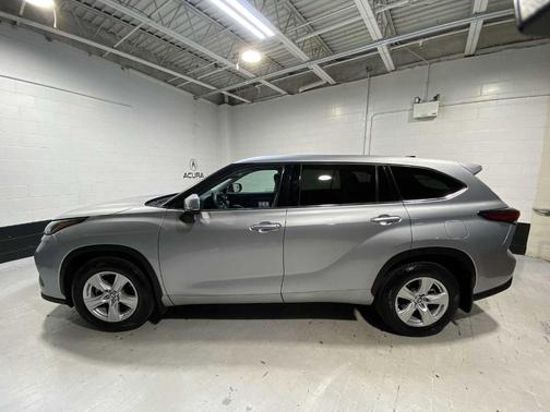 2022 Toyota Highlander LE