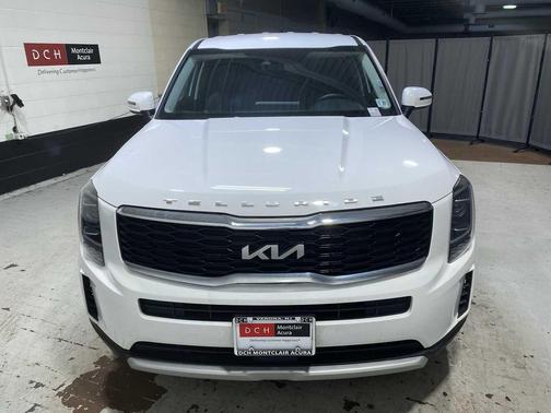 Glacial White Pearl 2022 Kia Telluride LX